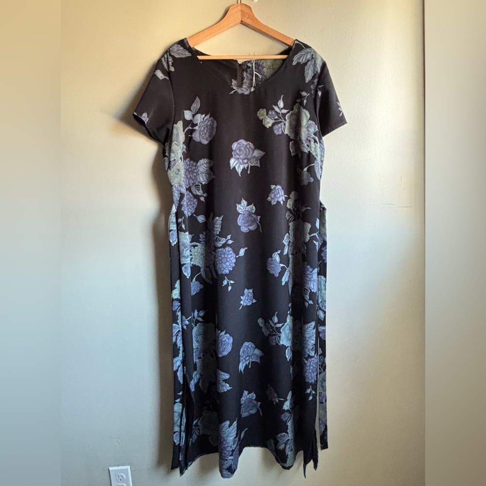 Black Floral Shift Dress